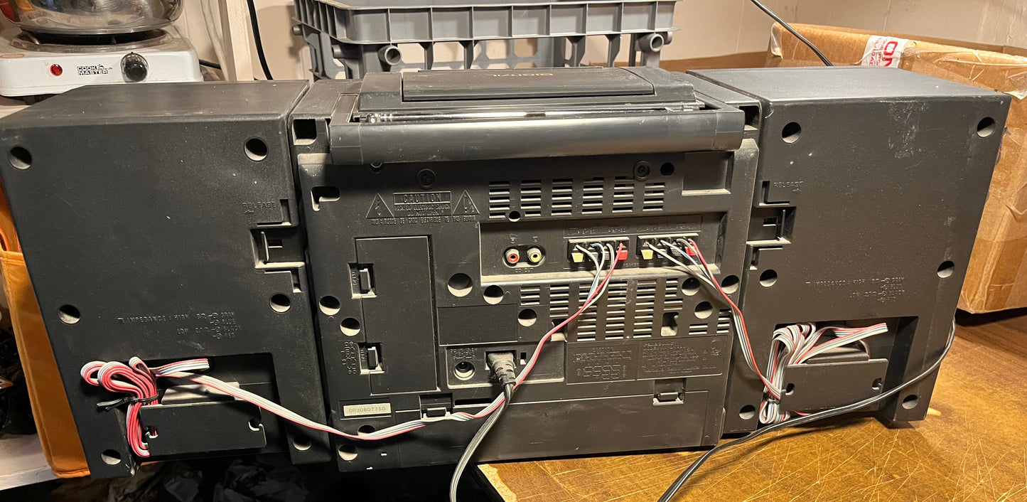 PANASONIC BOOM BOX CD PLAYER STEREO RX-DT680 *CASSETTES DON'T WORK* |