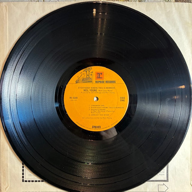 Neil Young - Everybody Knows This Is Nowhere (VINYL) | Very Good Plus (VG+) Excellent (EX)