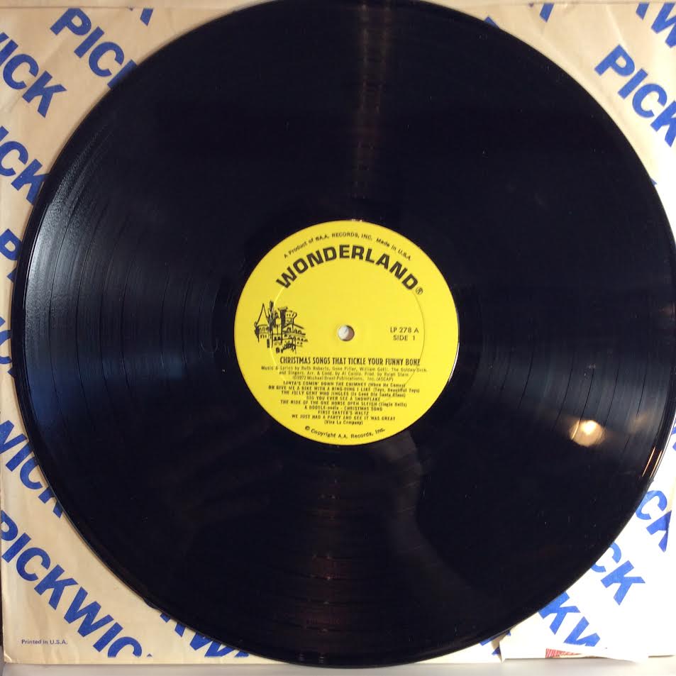 Golden Orchestra And Chorus - Christmas Songs That Tickle Your Funny Bone (VINYL) | Near Mint- (NM-) Near Mint- (NM-)