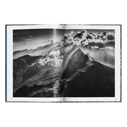 Sebastião Salgado. Amazônia (English)