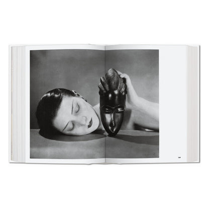 Photo Icons. 50 Landmark Photographs and Their Stories (English)