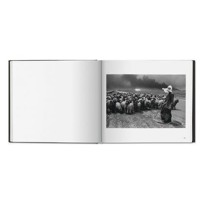 Sebastião Salgado. Kuwait. A Desert on Fire (German, French, English)