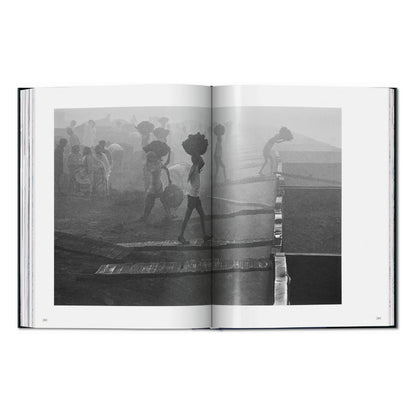 Sebastião Salgado. Workers. An Archaeology of the Industrial Age (English)