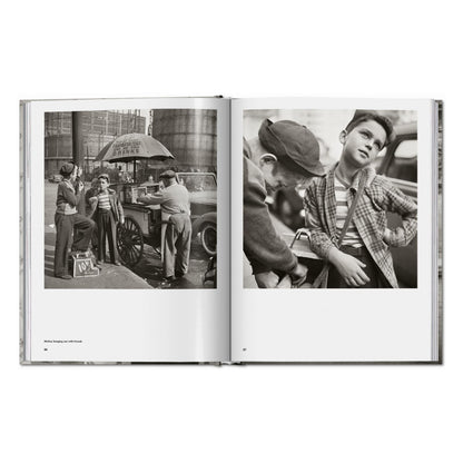 Stanley Kubrick Photographs. Through a Different Lens (German, French, English)