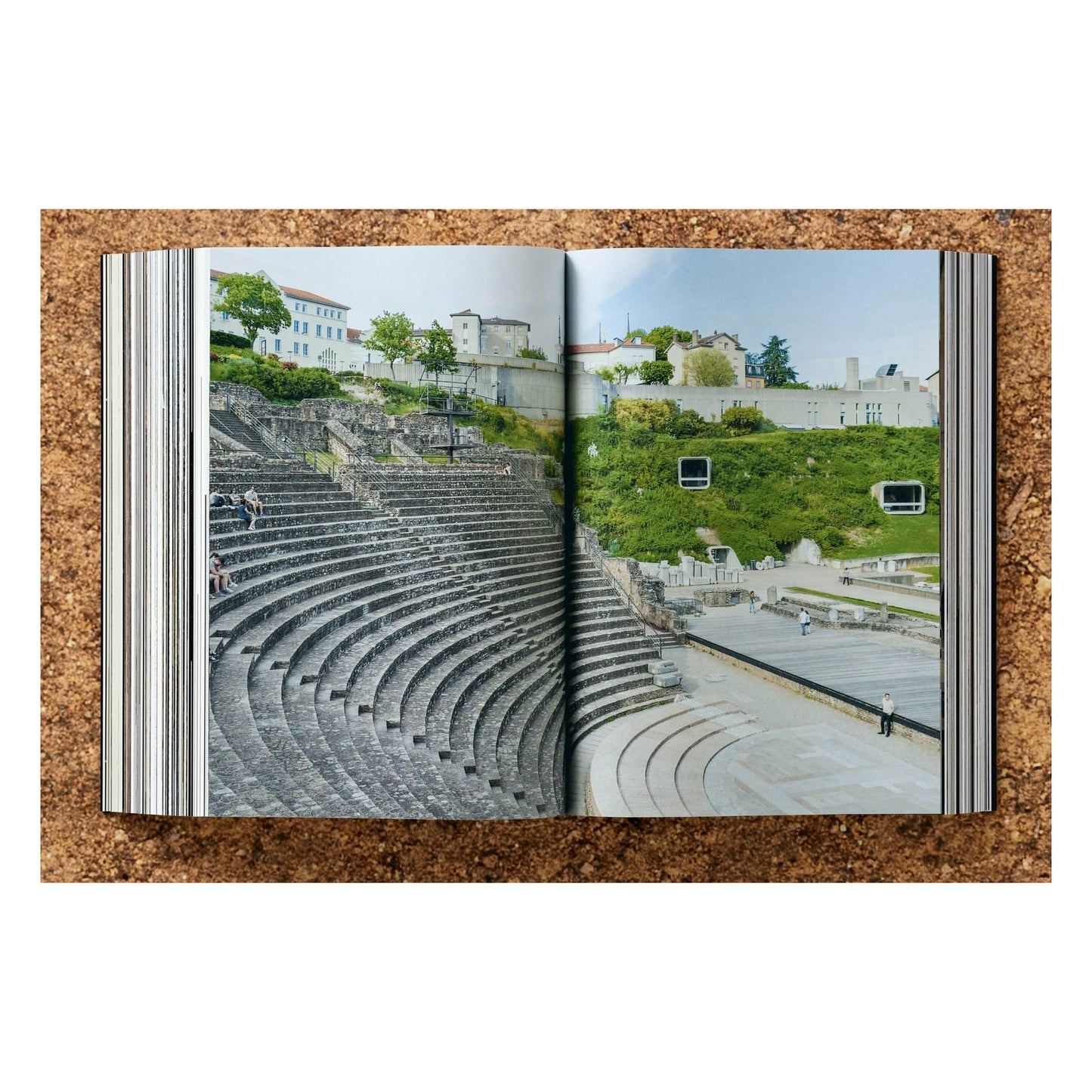 Bjarne Mastenbroek. Dig it! Building Bound to the Ground (English)