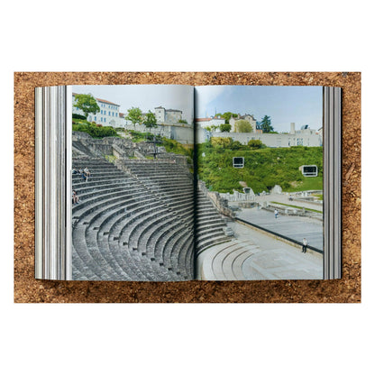 Bjarne Mastenbroek. Dig it! Building Bound to the Ground (English)
