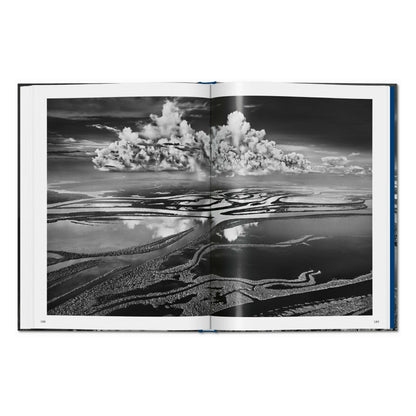 Sebastião Salgado. Amazônia (English)
