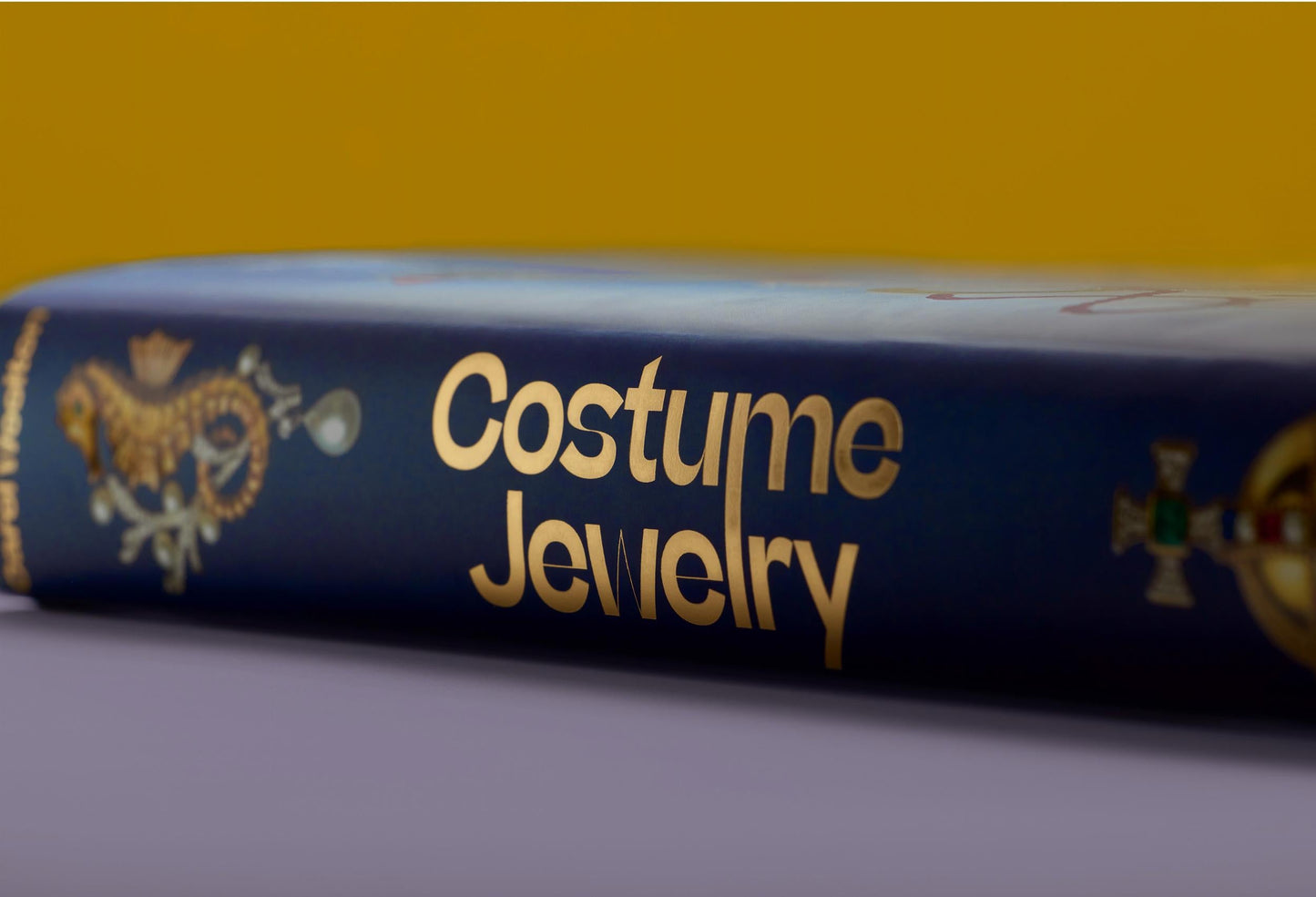 Costume Jewelry (German, French, English)