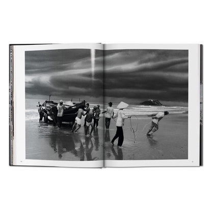 Sebastião Salgado. Exodus (English)