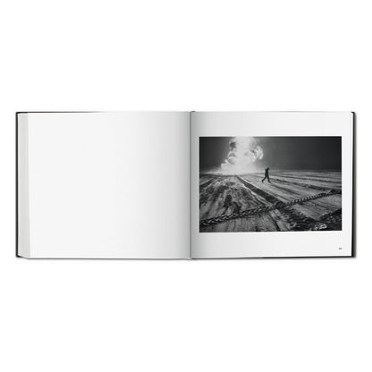Sebastião Salgado. Kuwait. A Desert on Fire (German, French, English)