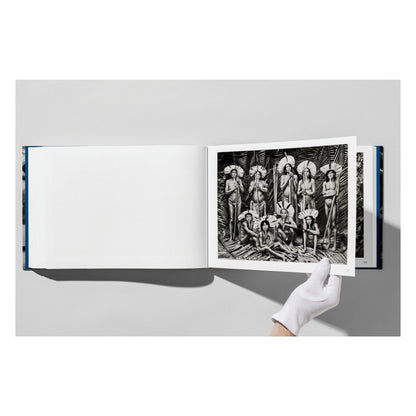 Sebastião Salgado. Amazônia (English)