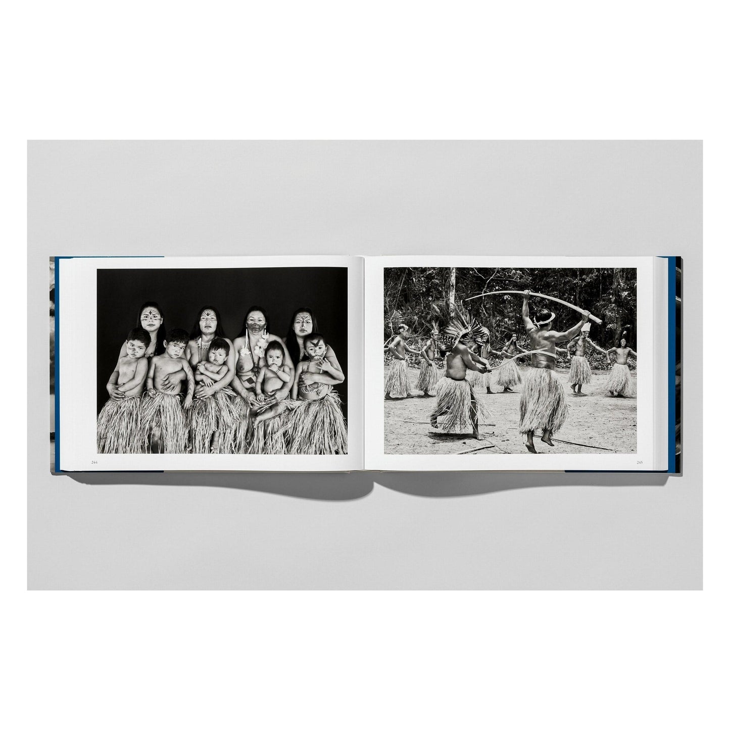 Sebastião Salgado. Amazônia (English)