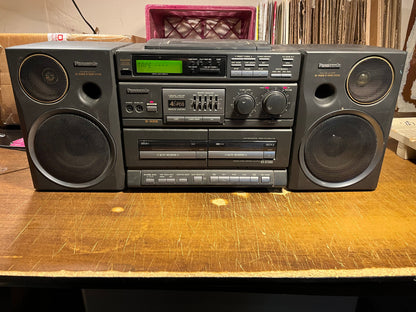 PANASONIC BOOM BOX CD PLAYER STEREO RX-DT680 *CASSETTES DON'T WORK* |