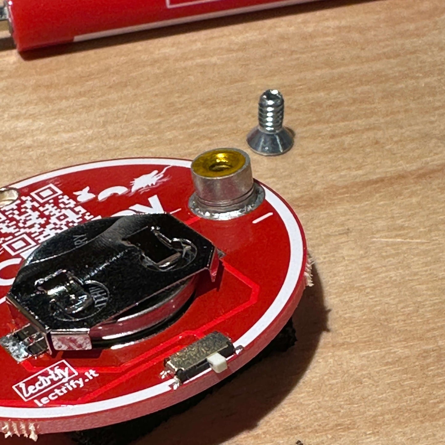 Make: Robot Flashlight Badge (Assembled)