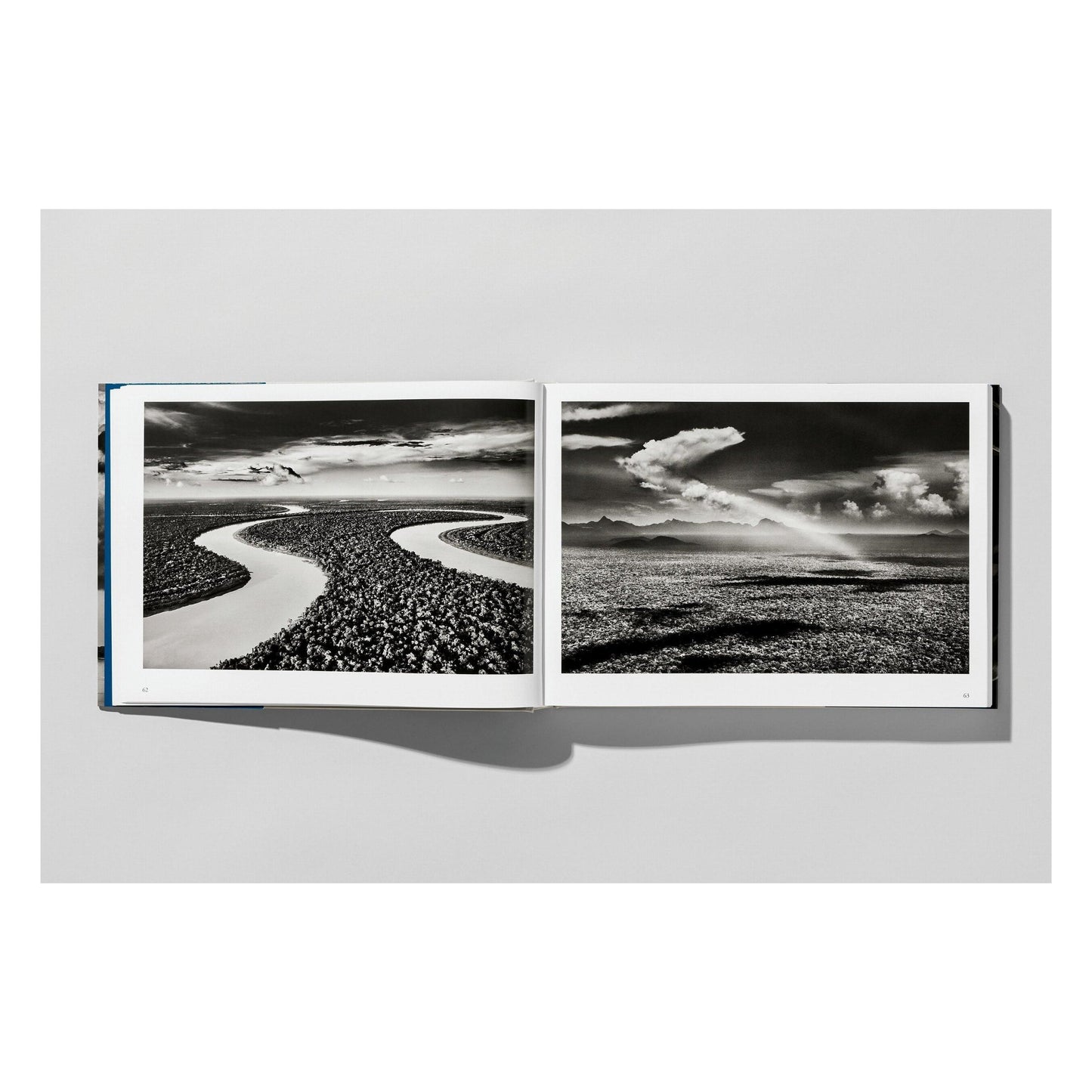 Sebastião Salgado. Amazônia (English)