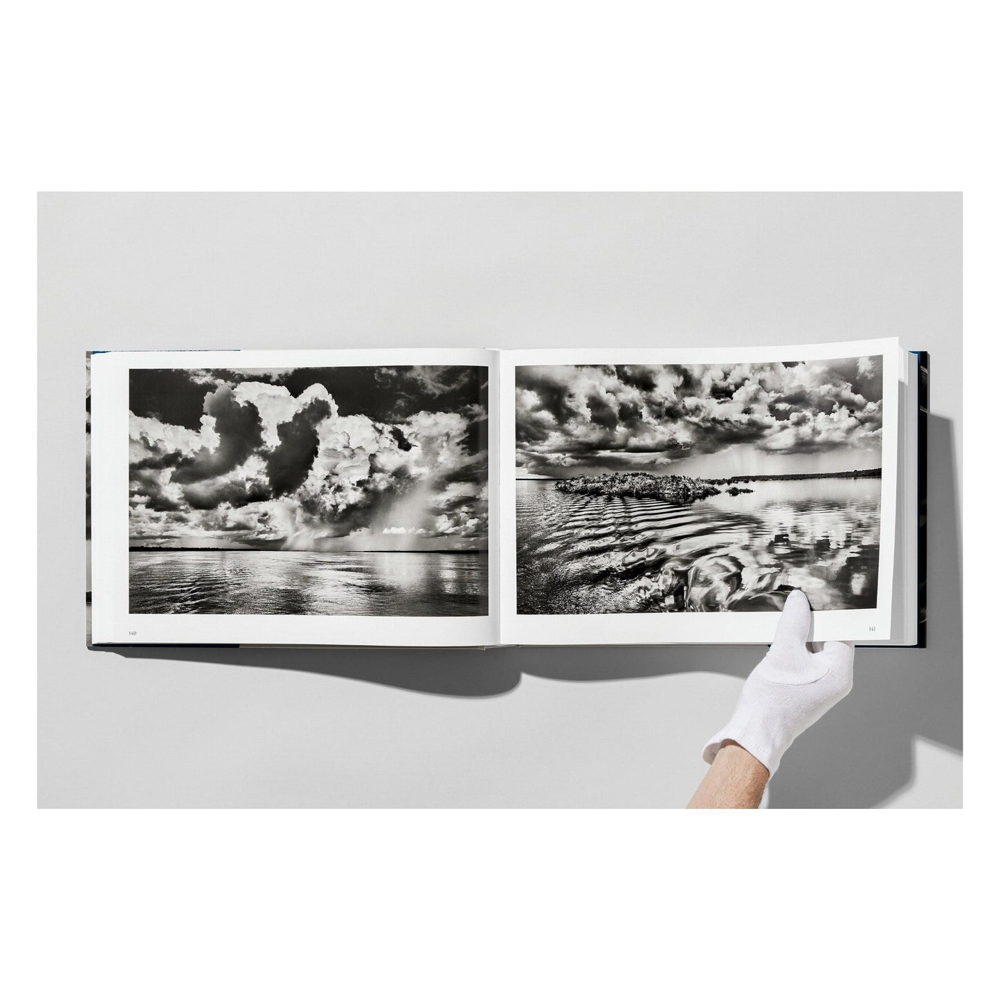 Sebastião Salgado. Amazônia (English)