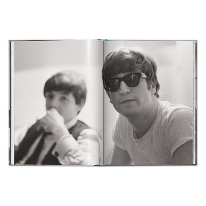 Harry Benson. The Beatles (English)