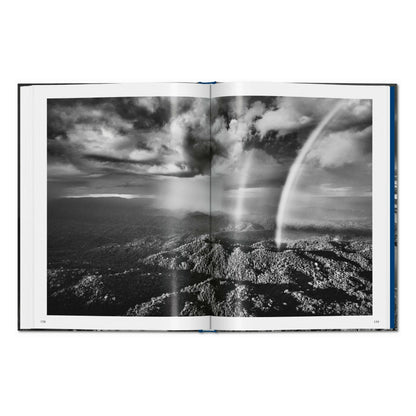 Sebastião Salgado. Amazônia (English)