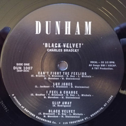 Black Velvet | Mint (M) Mint (M)