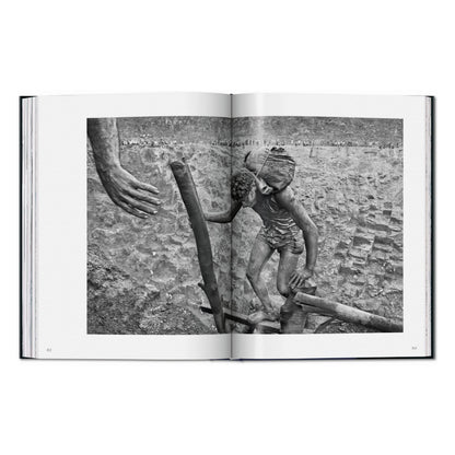 Sebastião Salgado. Workers. An Archaeology of the Industrial Age (English)