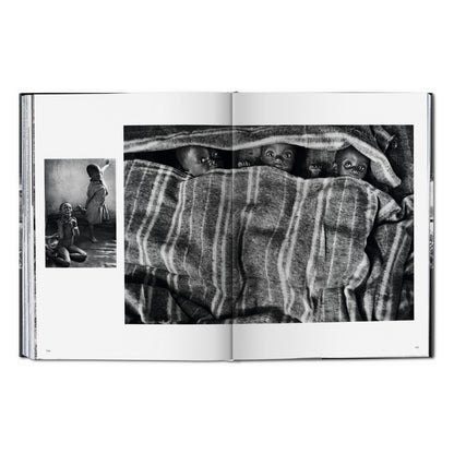 Sebastião Salgado. Exodus (English)