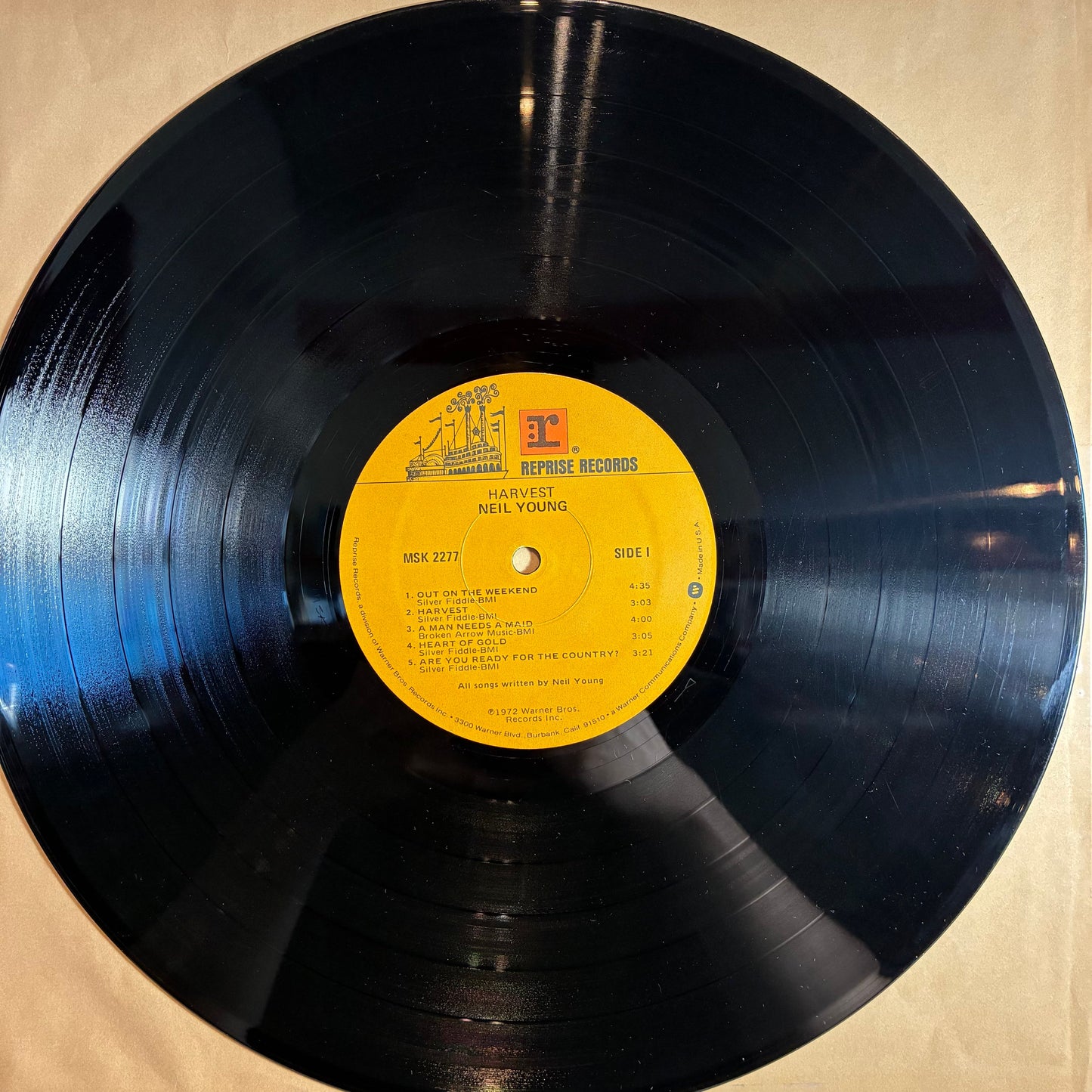 Neil Young - Harvest (VINYL) | Excellent (EX) Very Good Plus Plus (VG++)