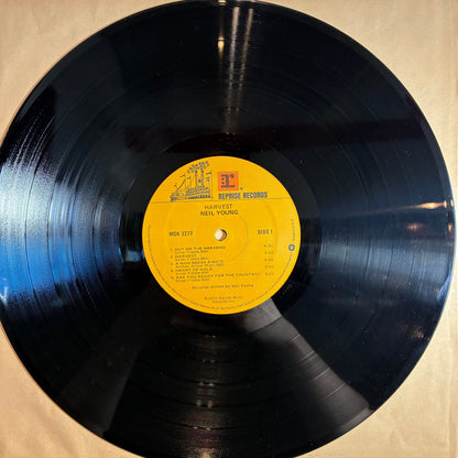 Neil Young - Harvest (VINYL) | Excellent (EX) Very Good Plus Plus (VG++)