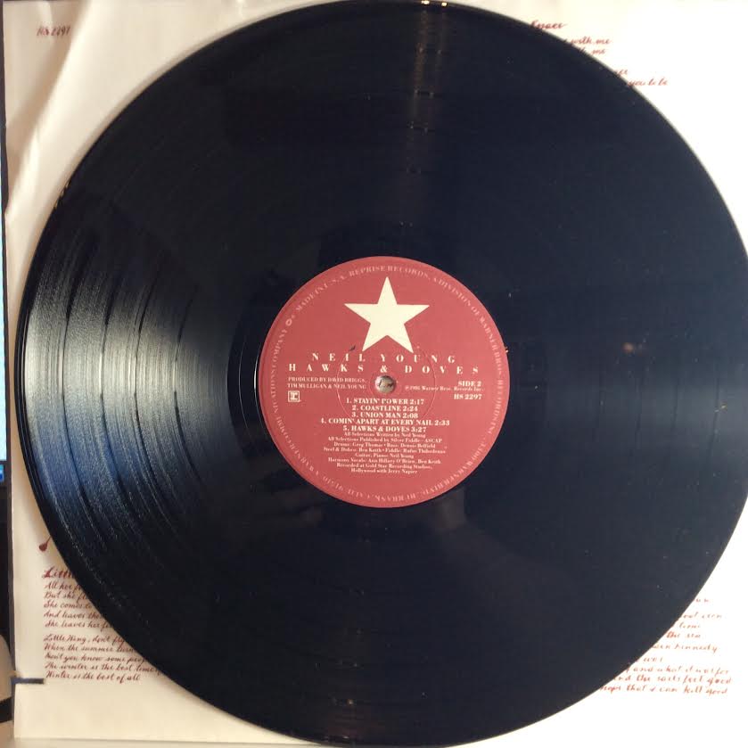 Neil Young - Hawks & Doves (VINYL) | Near Mint- (NM-) Excellent+ (EX+)