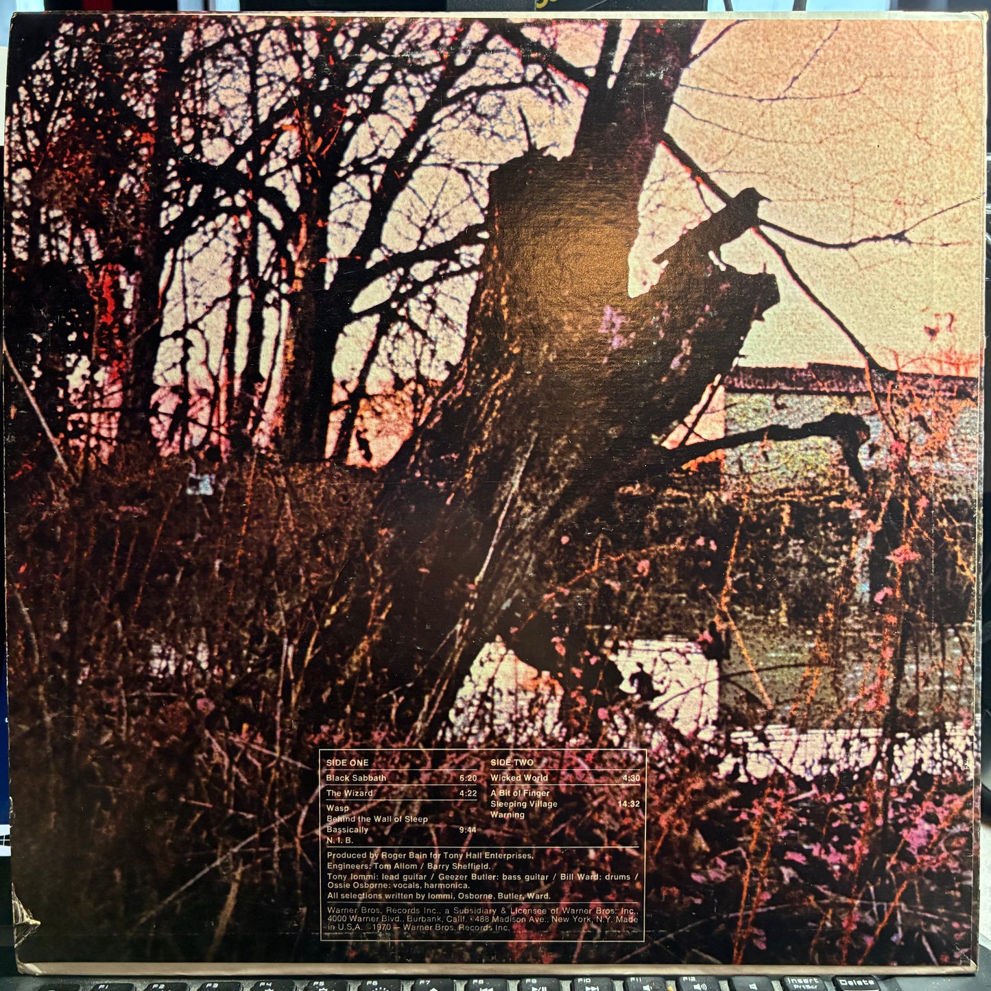 Black Sabbath - Black Sabbath (VINYL) | Near Mint (NM or M-) Excellent+ (EX+)