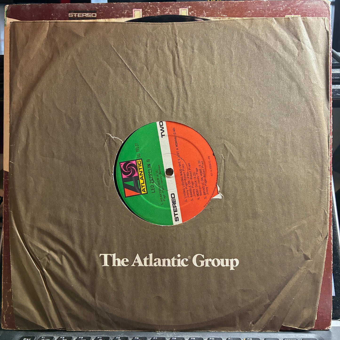 Led Zeppelin - Led Zeppelin II (VINYL) | Very Good Plus (VG+) Very Good Plus (VG+)