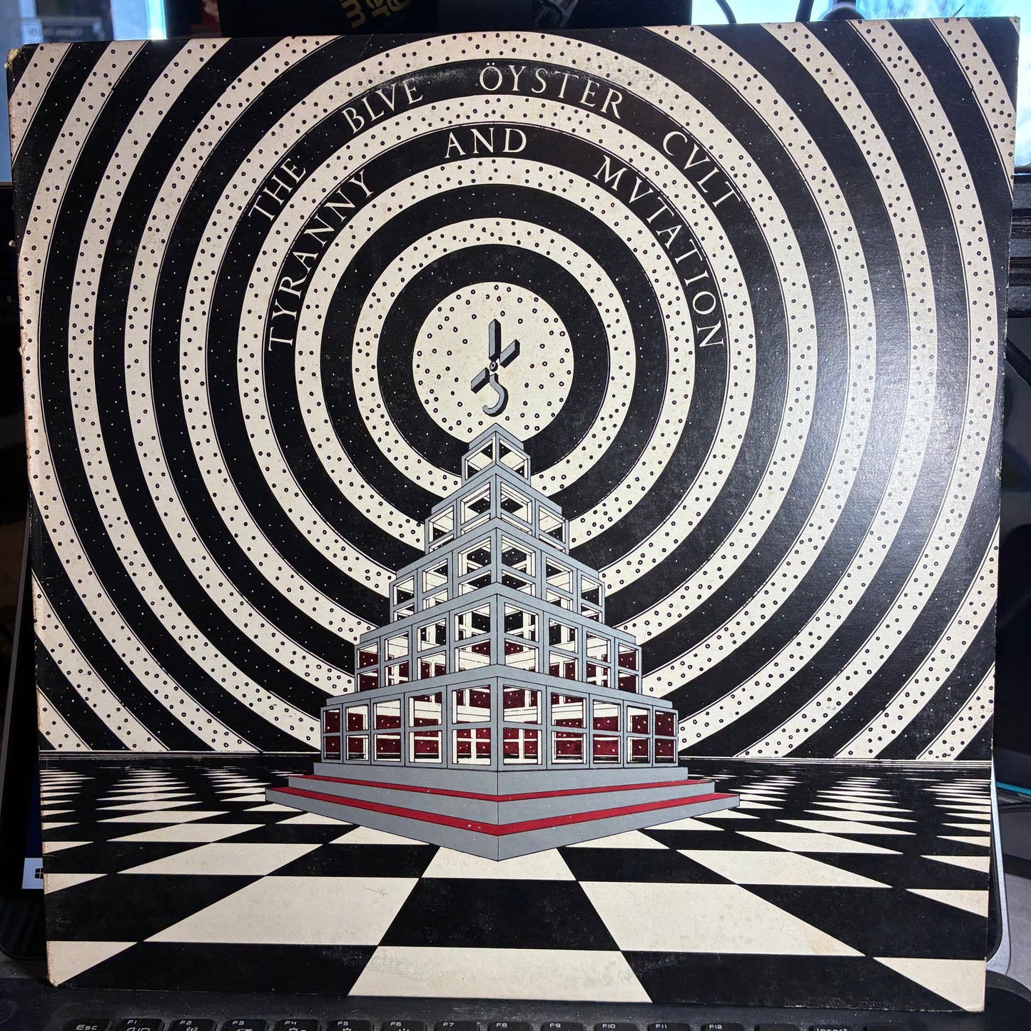 Blue Öyster Cult - Tyranny And Mutation (VINYL) | Very Good Plus (VG+) Very Good Plus (VG+)